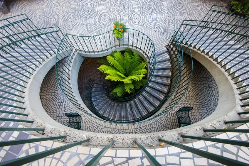 Fliesen auf der Treppe