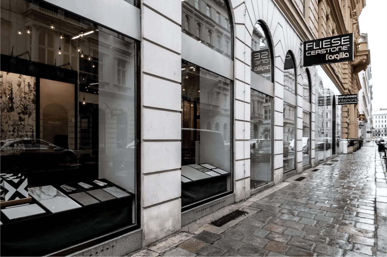 Schaufenster des Fliesenschauraums in der Gonzagagasse